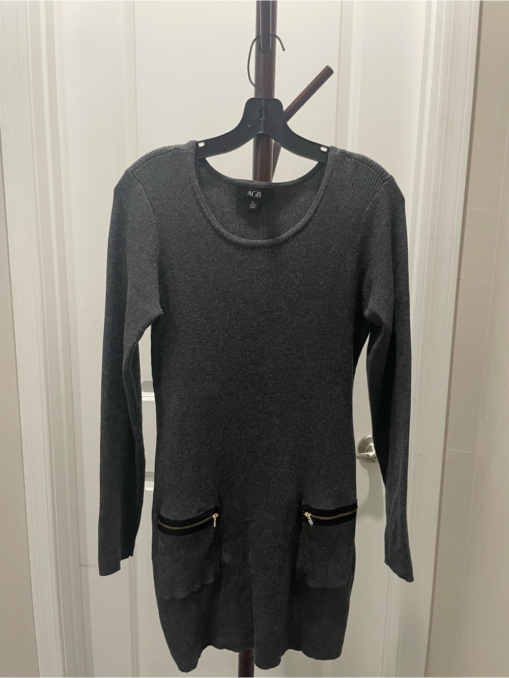 AGB Charcoal Gray Long Sleeve Knit Tunic with Zip Pockets